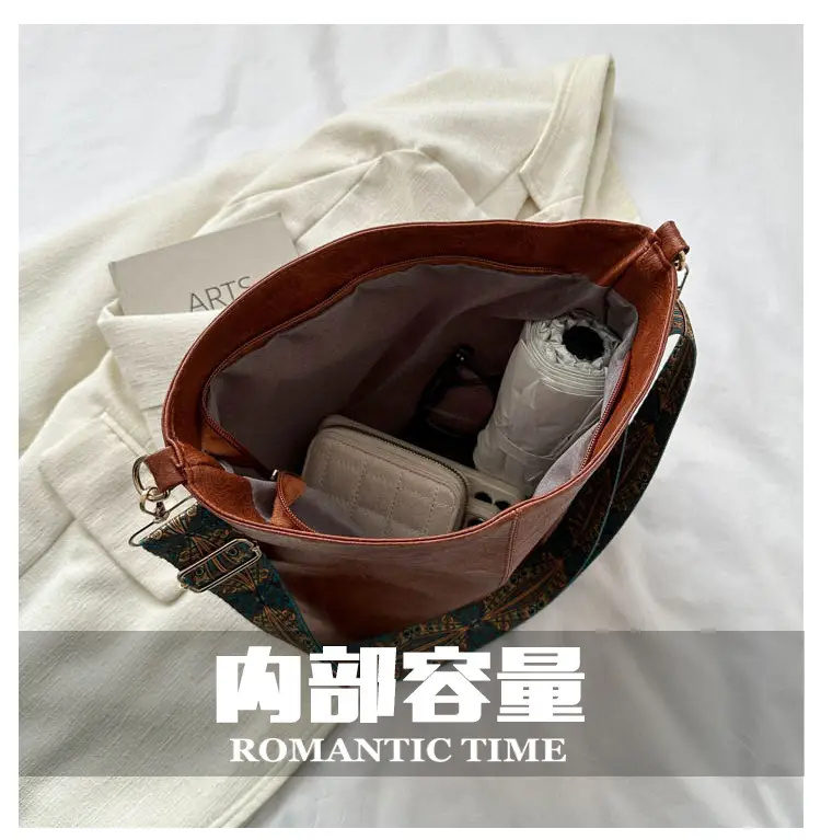 Black Leather Shoulder Bag with Wide Strap for Women 2023 — feature 3