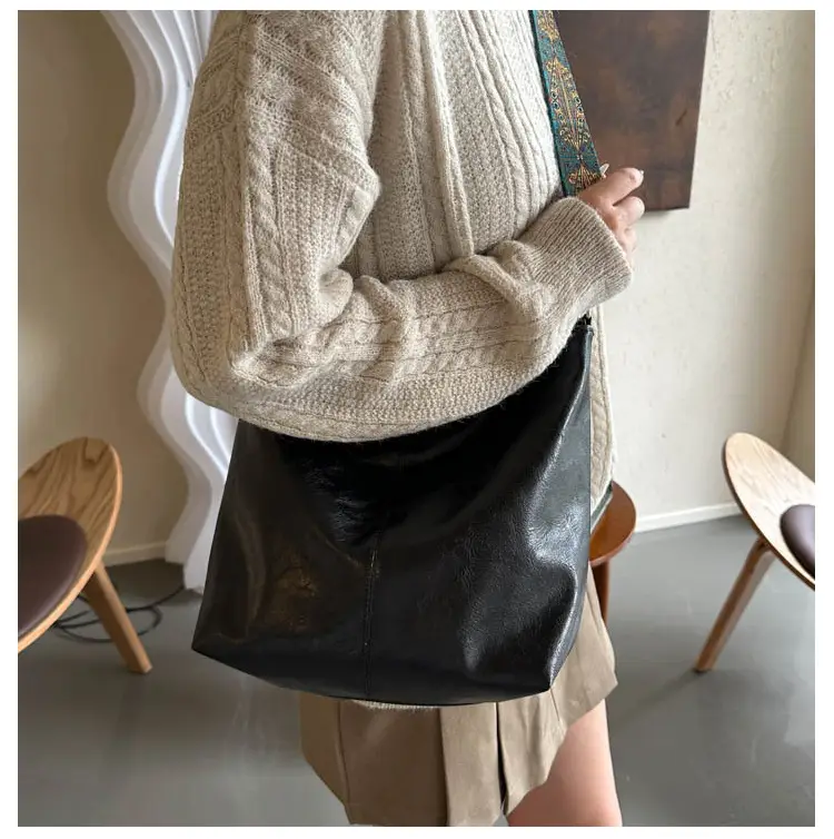 Black Leather Shoulder Bag with Wide Strap for Women 2023 — feature 7