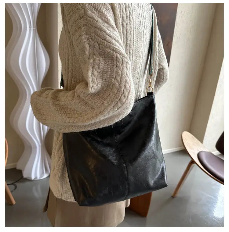 Black Leather Shoulder Bag with Wide Strap for Women 2023 — feature 9