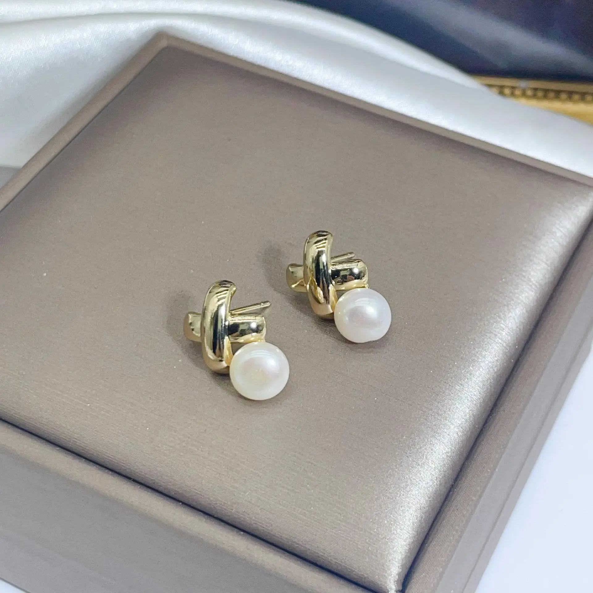 Dan Tao Cross Pearl Earrings Gold Plated 925 Silver — feature 23