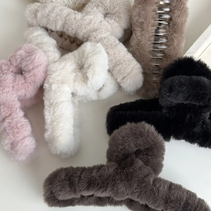 Plush Hair Clip for Women Winter Hair Updo - Image 9