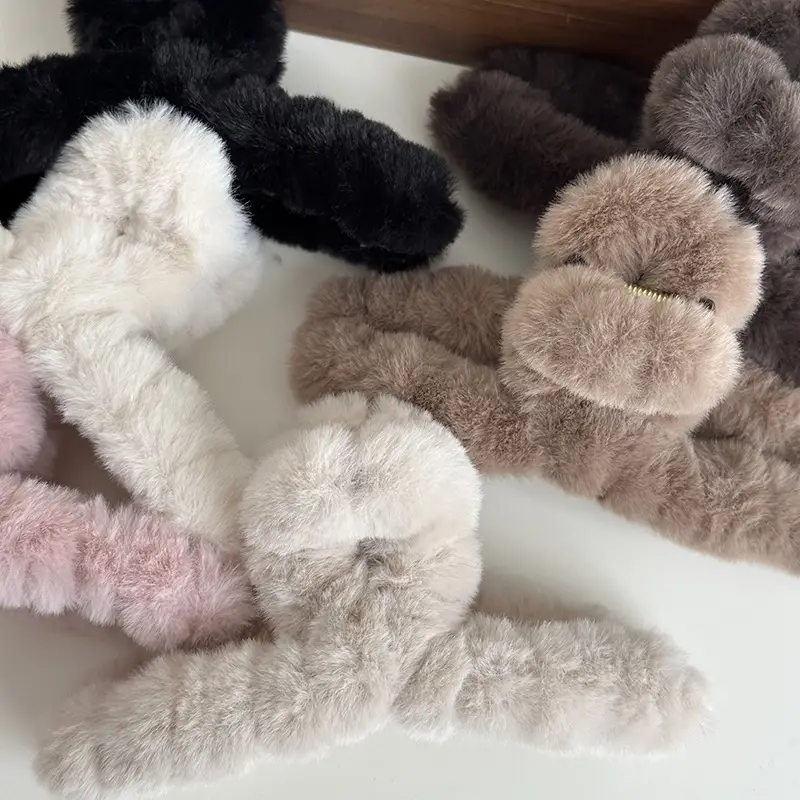 Plush Hair Clip for Women Winter Hair Updo — feature 1
