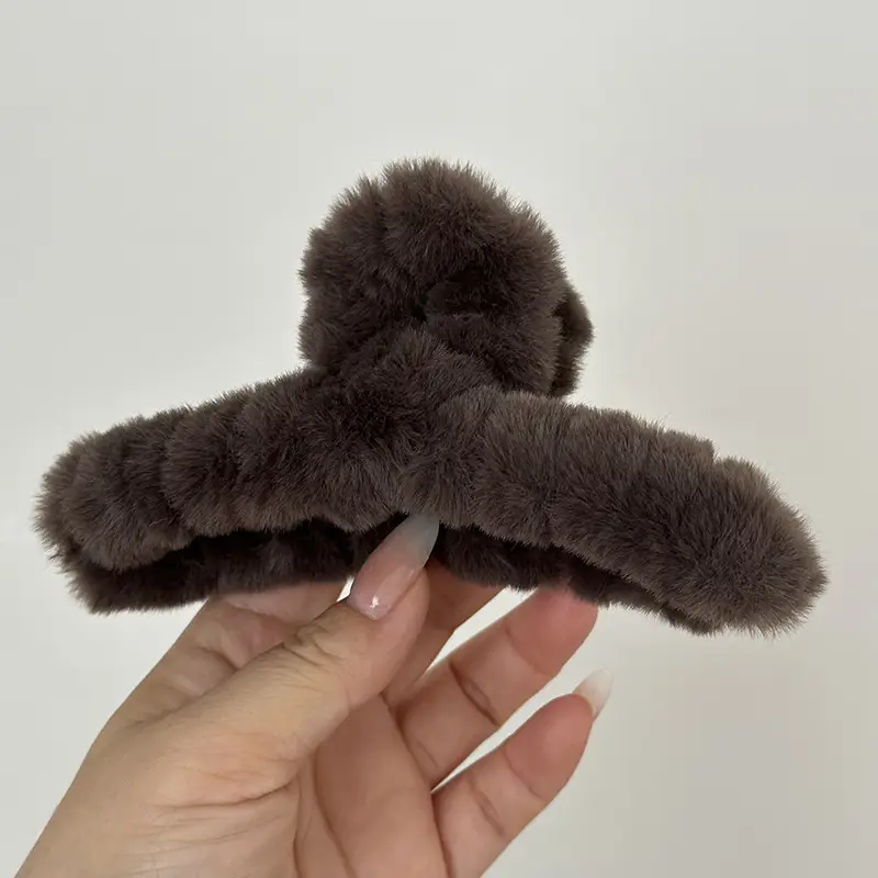 Plush Hair Clip for Women Winter Hair Updo — feature 11