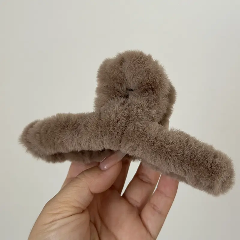 Plush Hair Clip for Women Winter Hair Updo — feature 12