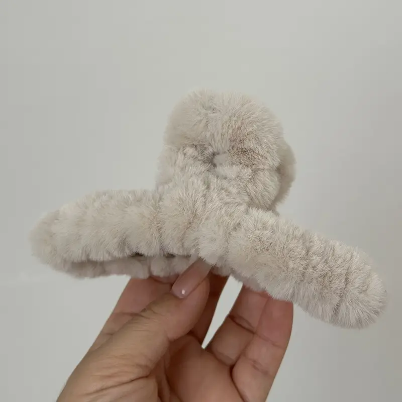 Plush Hair Clip for Women Winter Hair Updo — feature 13