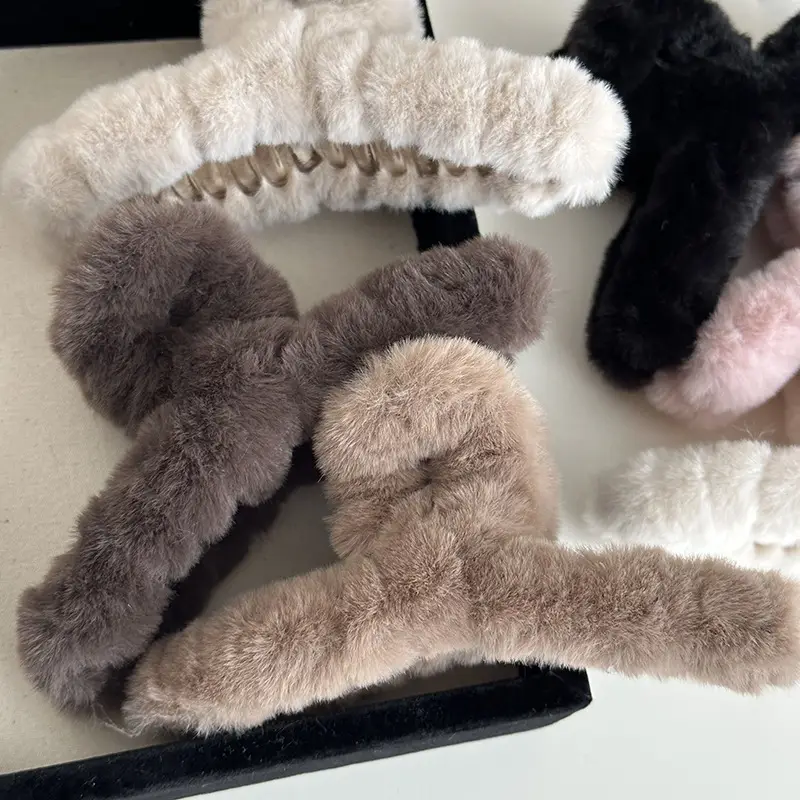 Plush Hair Clip for Women Winter Hair Updo — feature 3