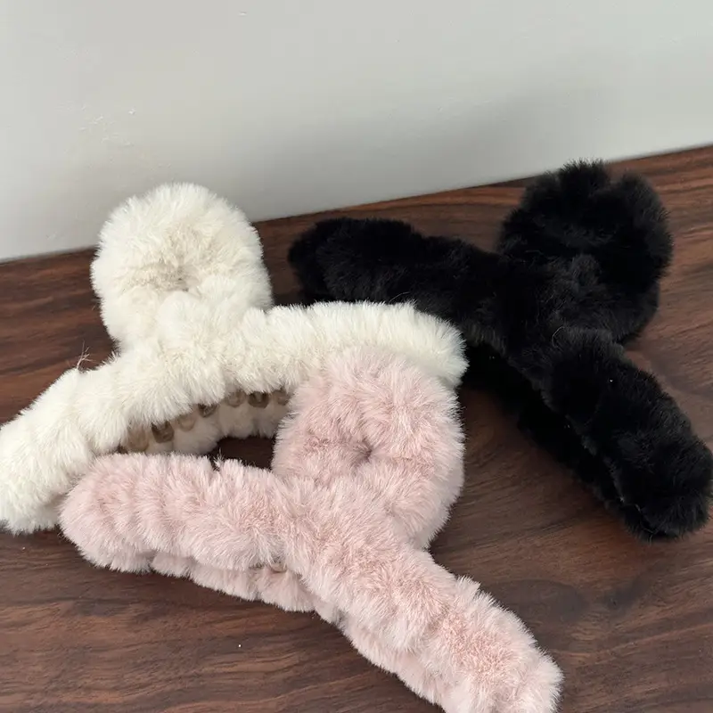 Plush Hair Clip for Women Winter Hair Updo — feature 5