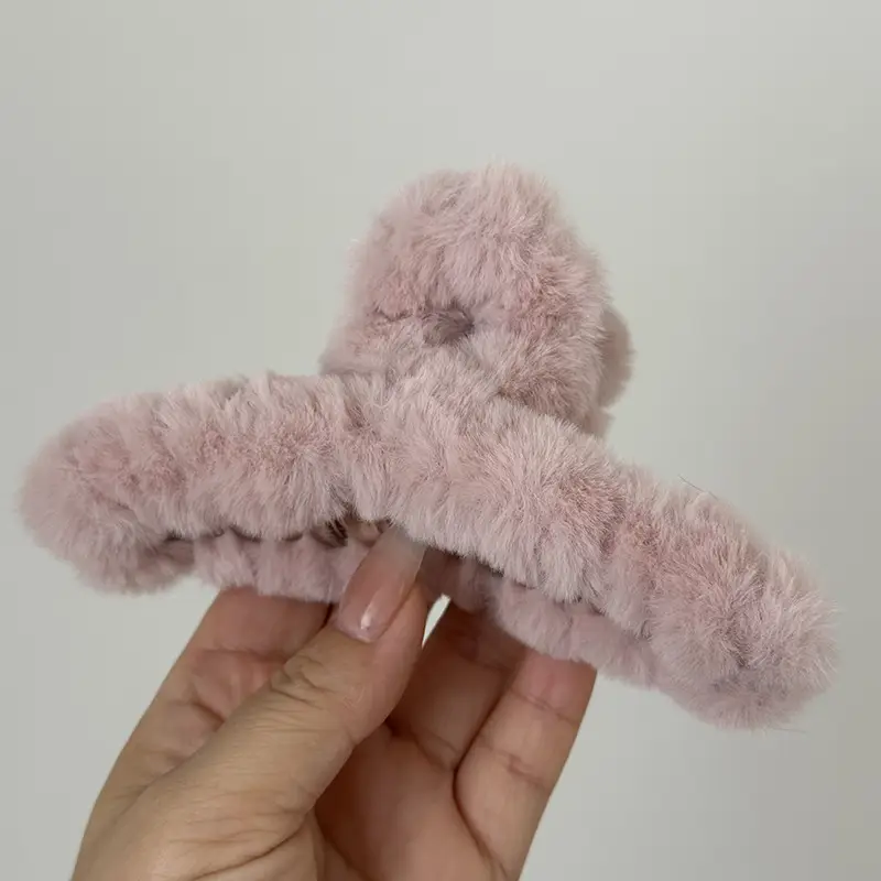 Plush Hair Clip for Women Winter Hair Updo — feature 9