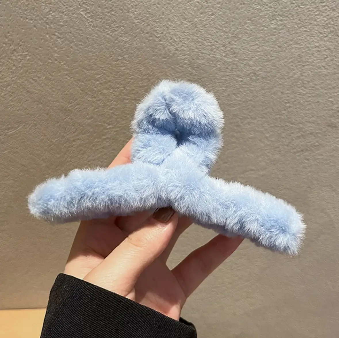 Plush Hair Clip for Women Winter Hair Updo - Image 5