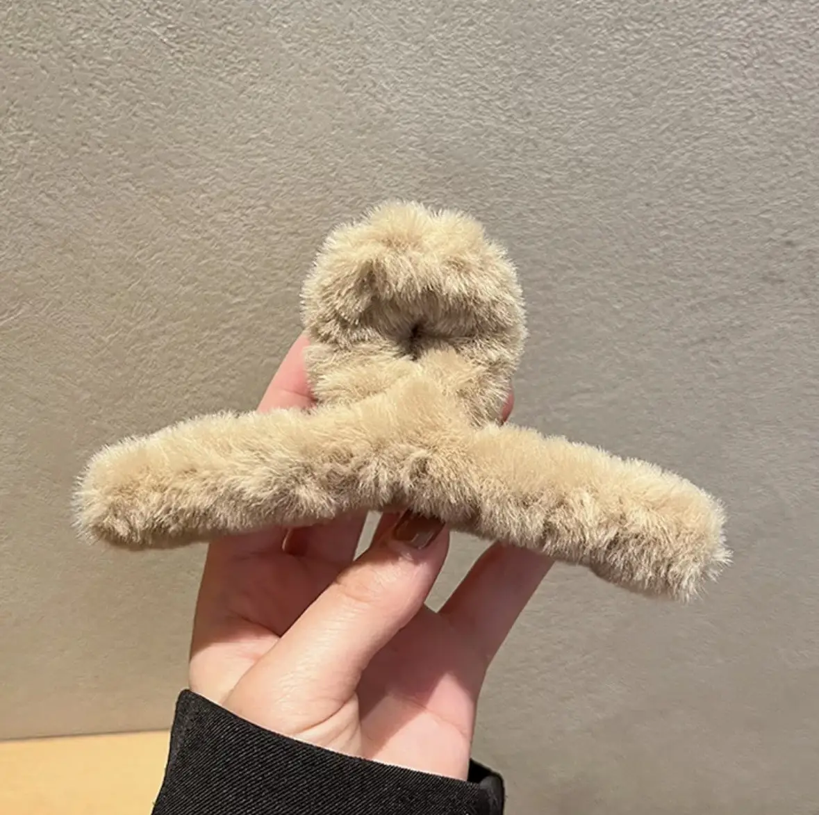 Plush Hair Clip for Women Winter Hair Updo - Image 6