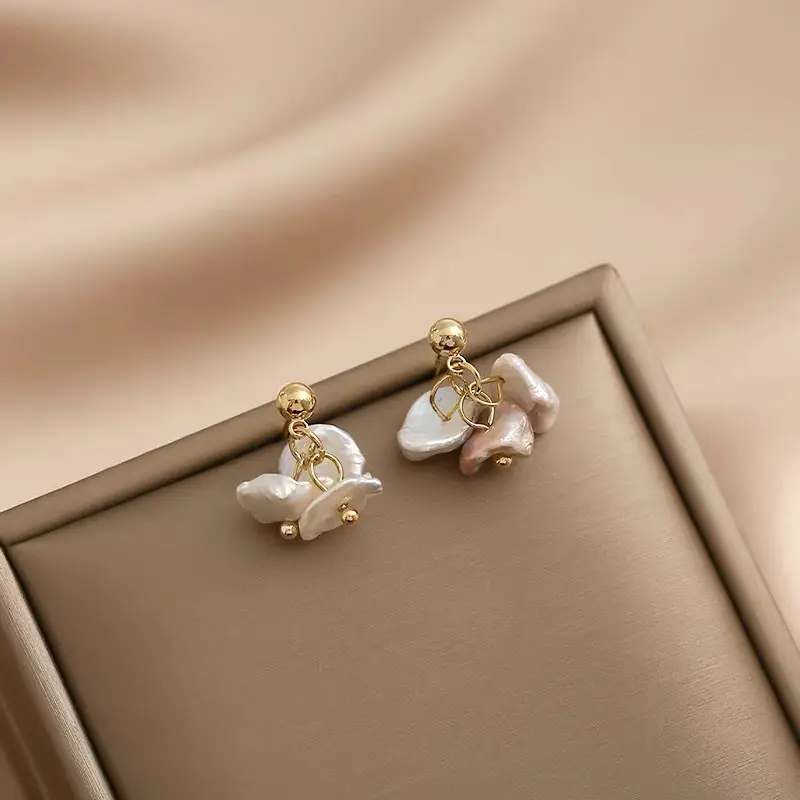 18k Gold Pearl Earrings for Women - Image 4