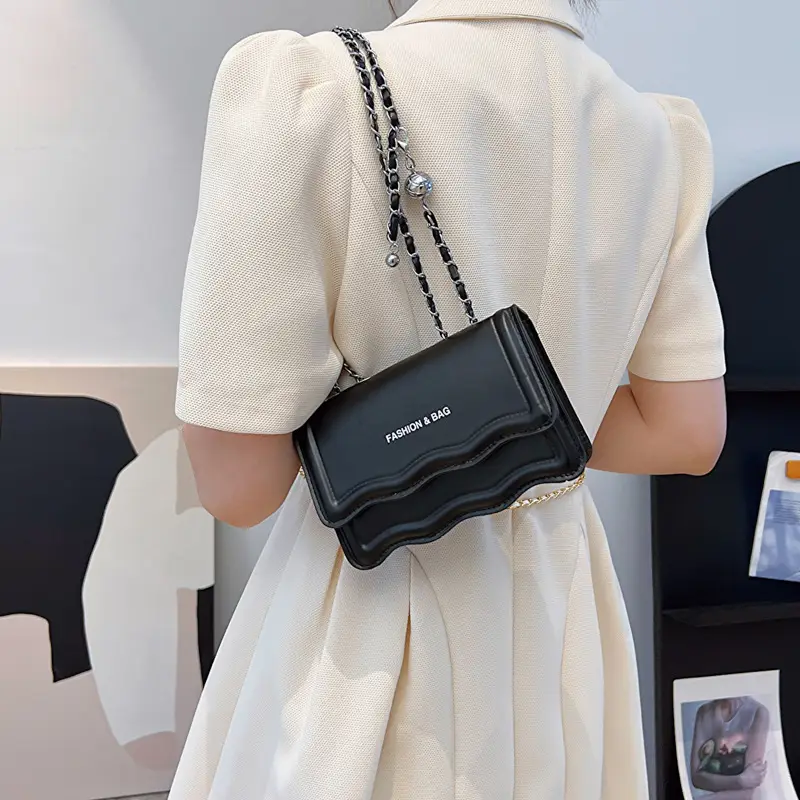 Pink Wave Chain Crossbody Bag for Women 2023