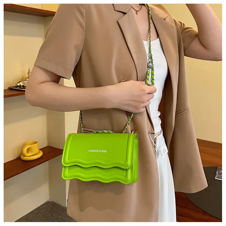 Pink Wave Chain Crossbody Bag for Women 2023 — feature 10