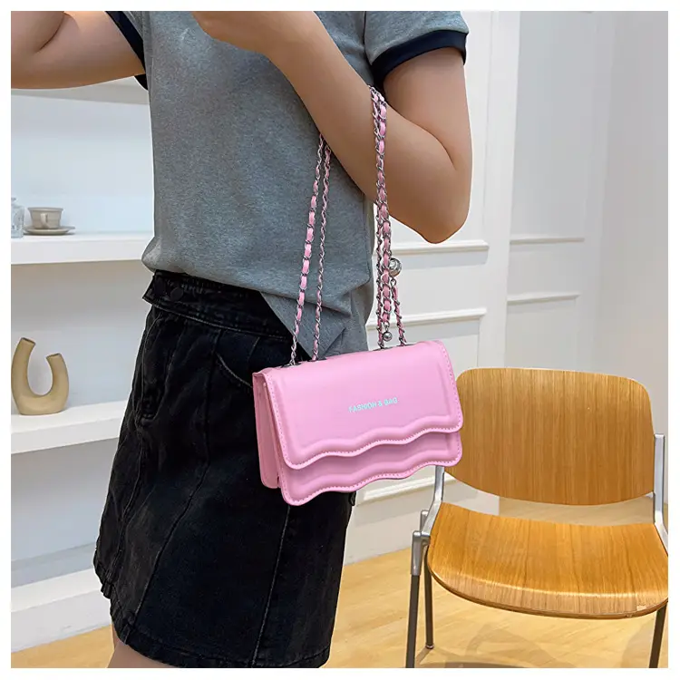 Pink Wave Chain Crossbody Bag for Women 2023 — feature 12