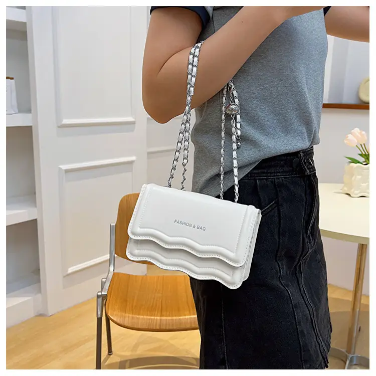 Pink Wave Chain Crossbody Bag for Women 2023 — feature 14