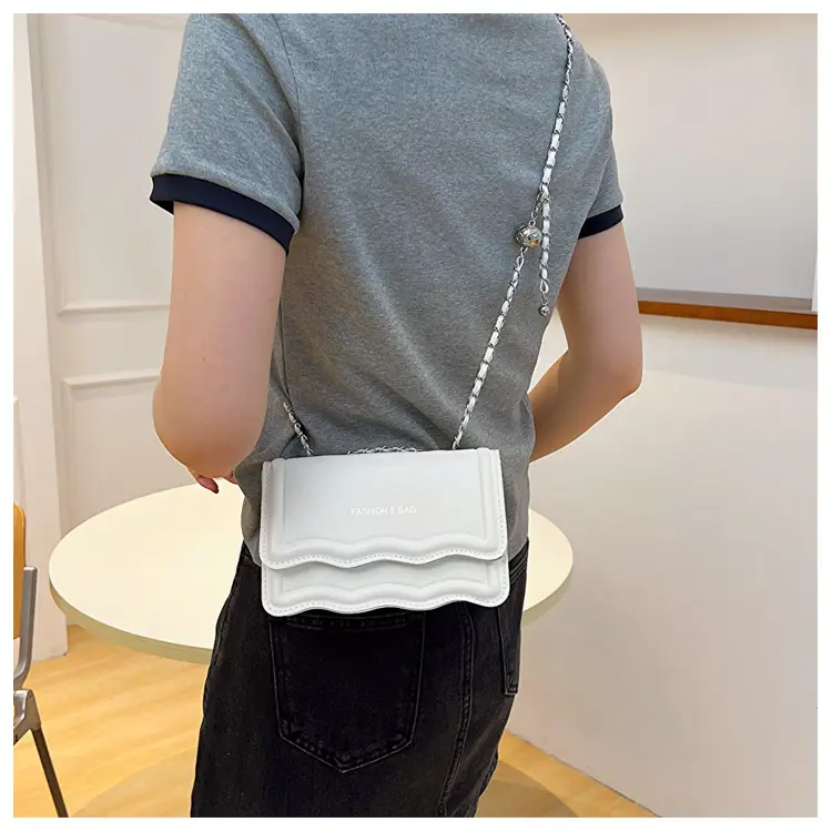 Pink Wave Chain Crossbody Bag for Women 2023 — feature 15