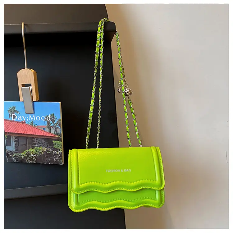 Pink Wave Chain Crossbody Bag for Women 2023 — feature 26