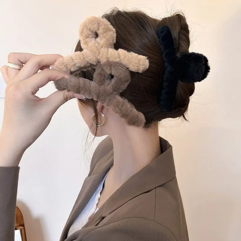 Winter Plush Hairpin for Girls Large Clip - Image 7