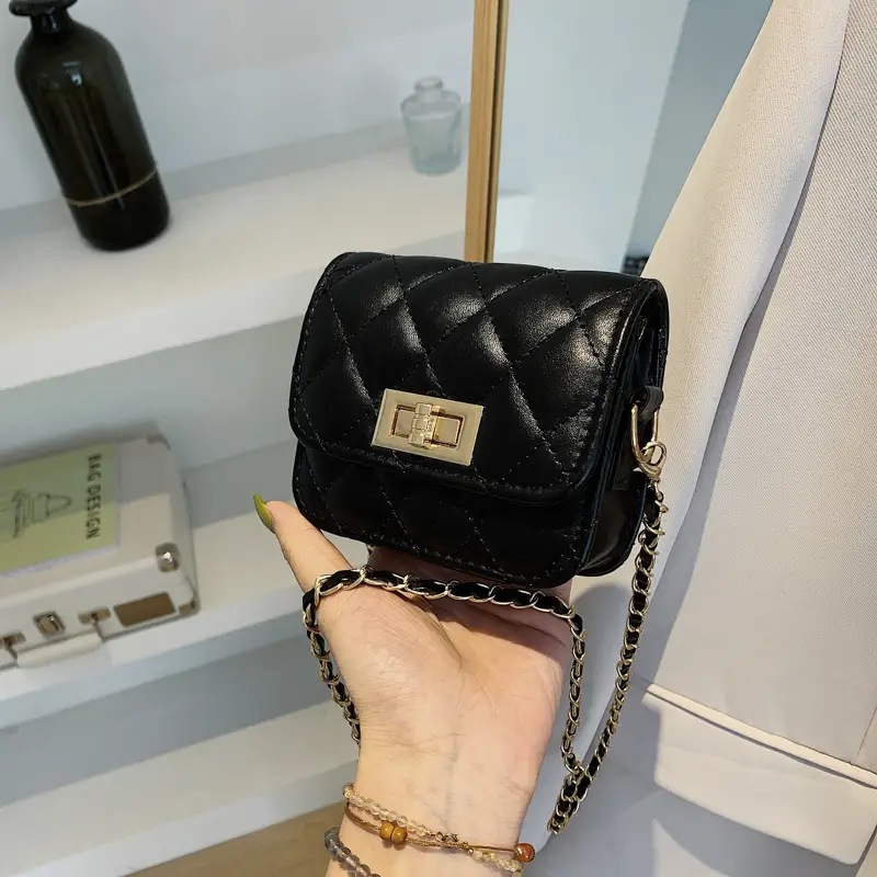Black Rhombus Chain Shoulder Bag for Women - Image 6