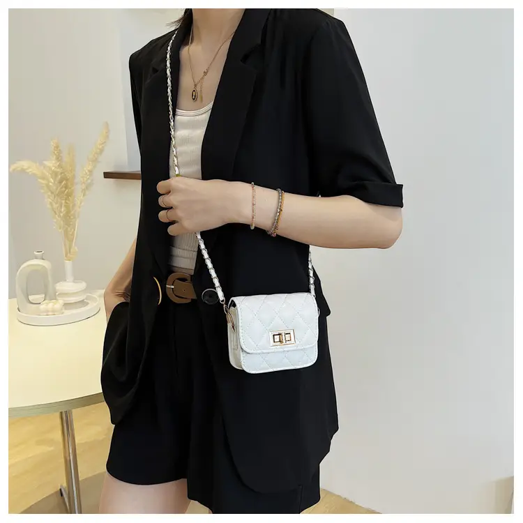 Black Rhombus Chain Shoulder Bag for Women — feature 14