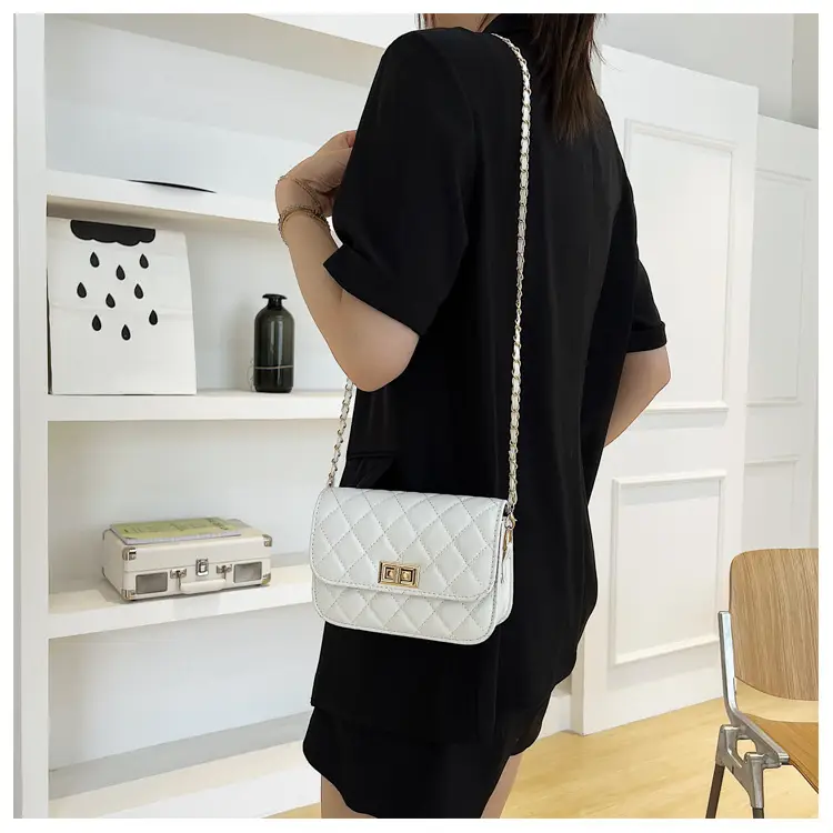 Black Rhombus Chain Shoulder Bag for Women — feature 16