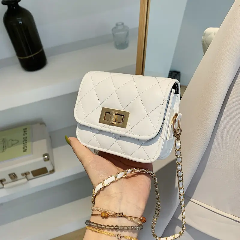Black Rhombus Chain Shoulder Bag for Women - Image 4