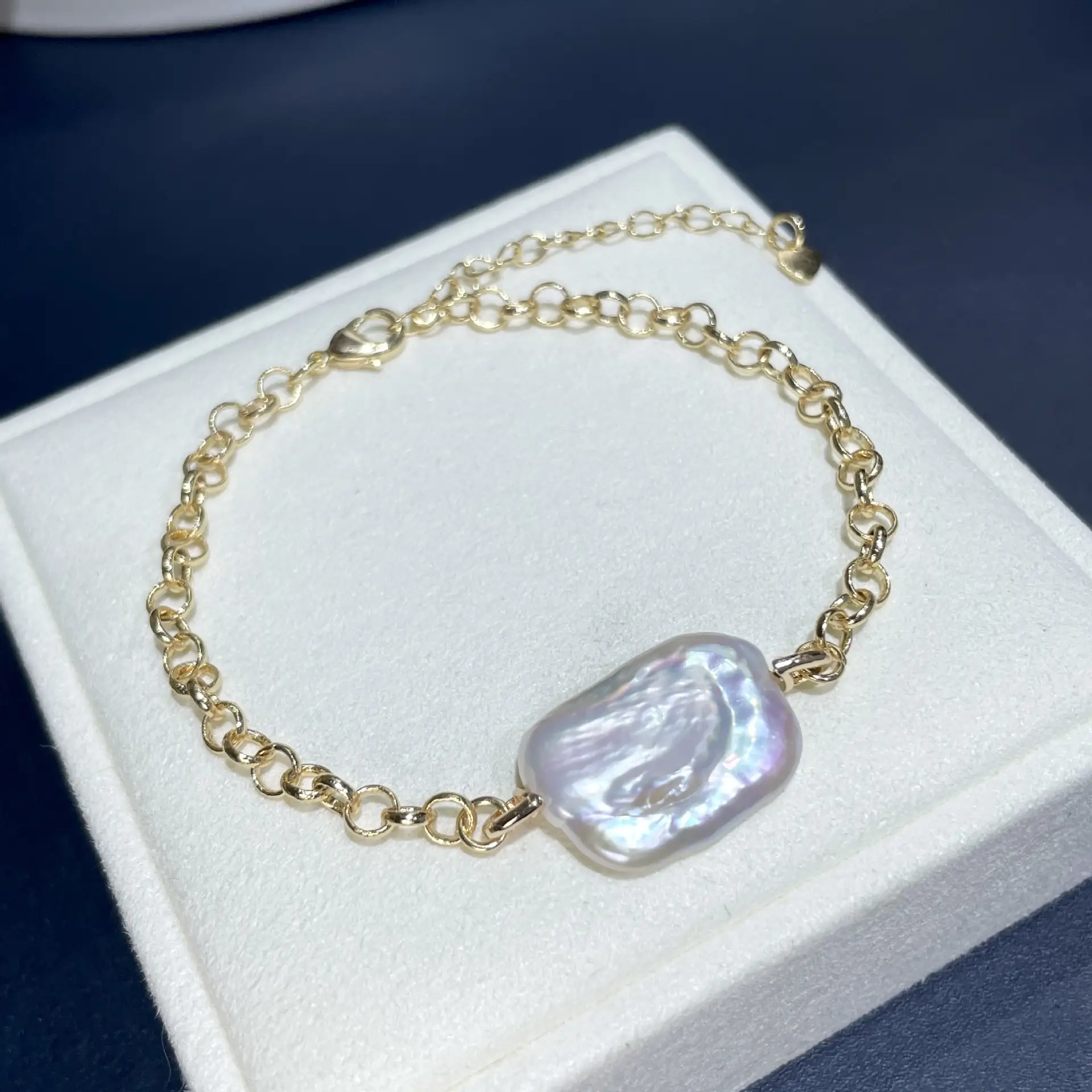 18k Gold Pearl Bracelet Women's Light Luxury Cold Style — feature 2