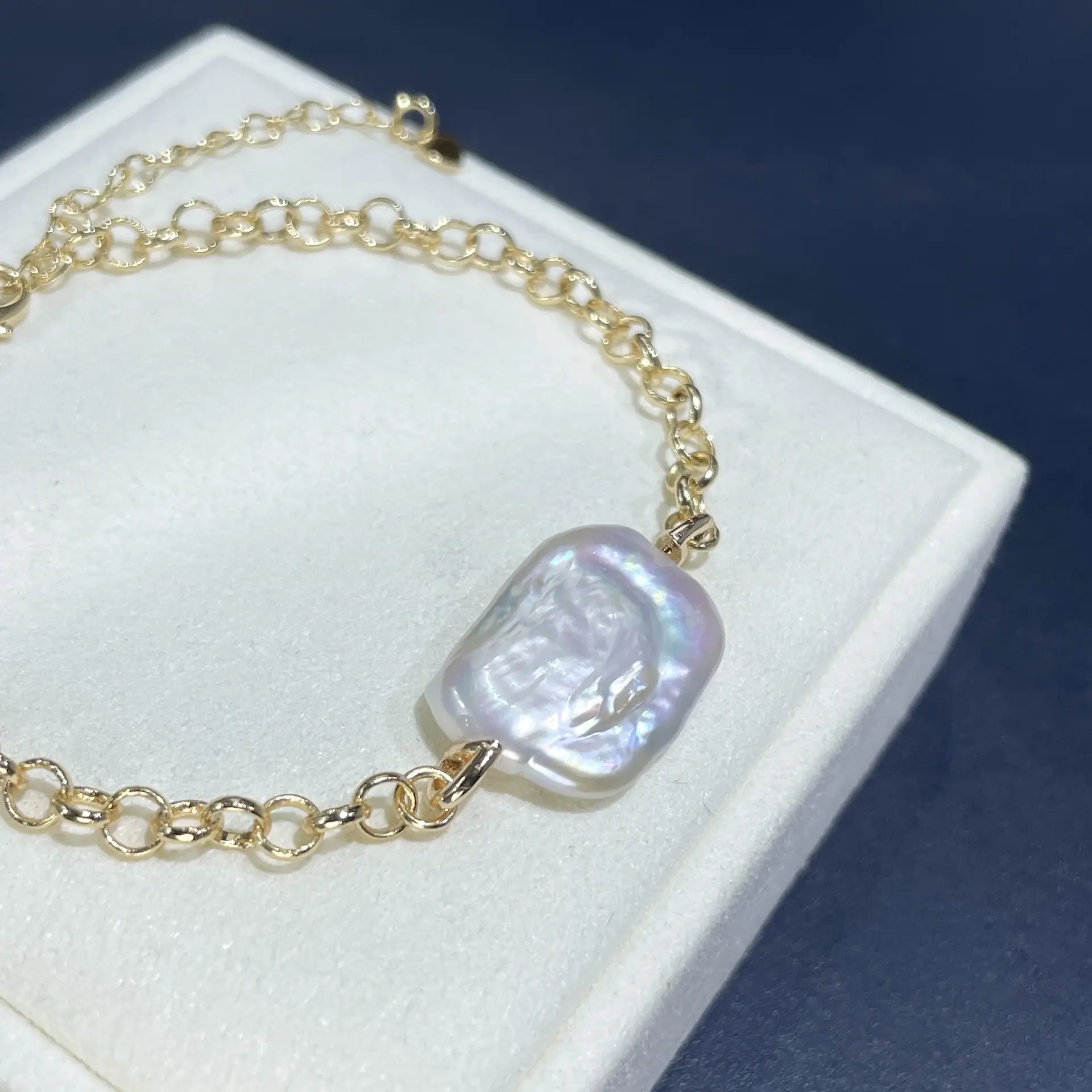 18k Gold Pearl Bracelet Women's Light Luxury Cold Style — feature 3