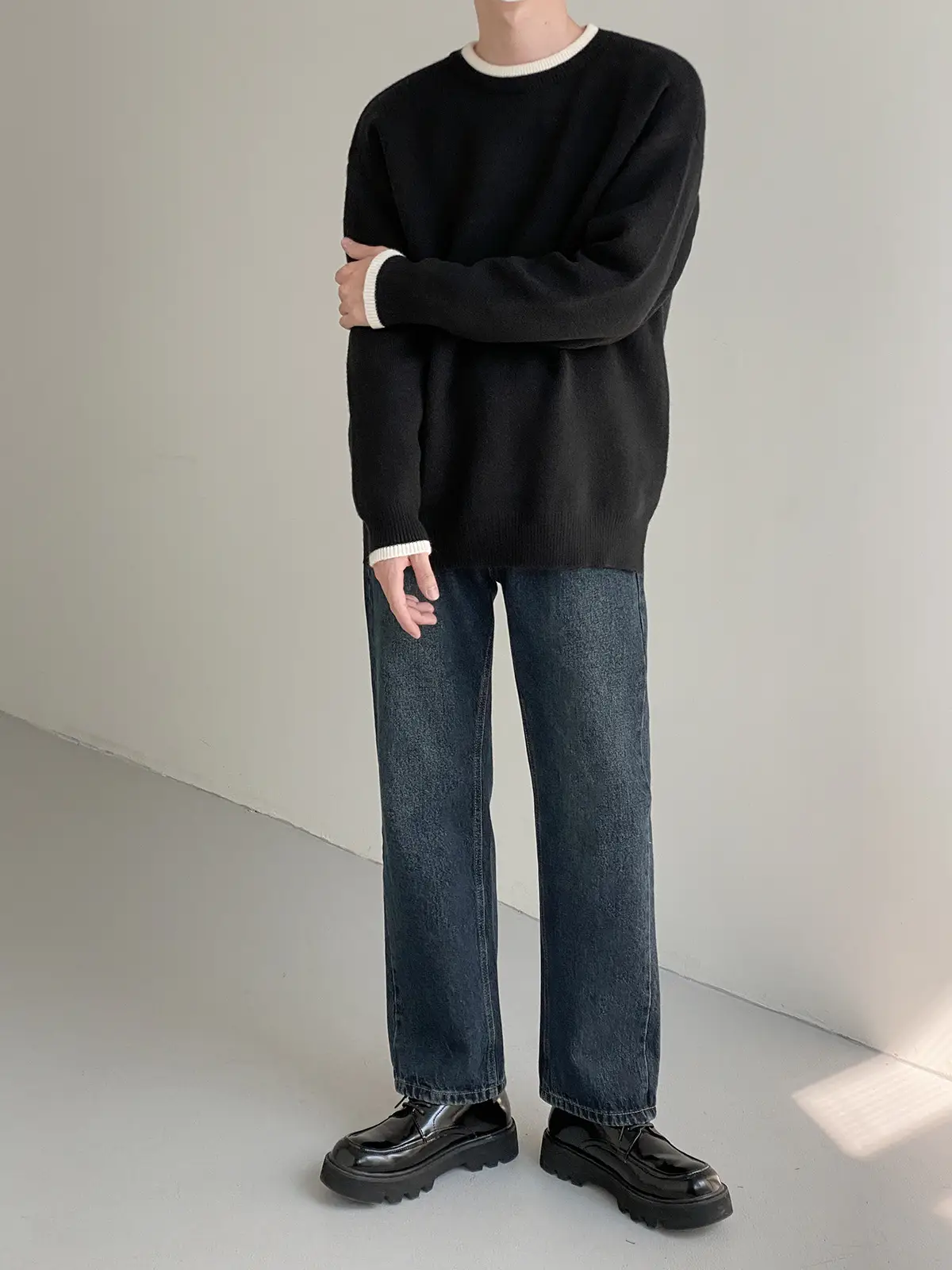 Men Black Knitted Round Neck Sweater for Winter — feature 18