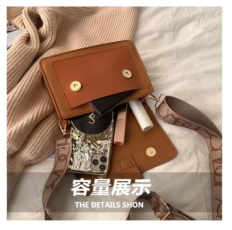 Women Crossbody Bag Brown Leather Retro Wide Strap 2026 — feature 2