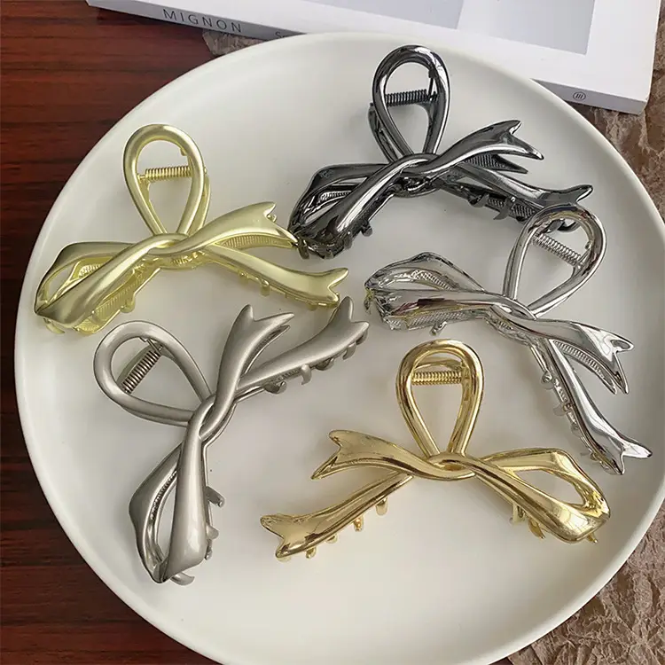 High-end Silver Shark Clip for Women 2023 — feature 1