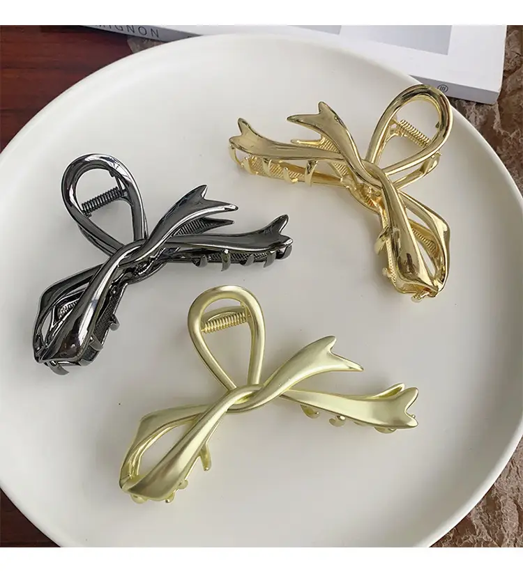High-end Silver Shark Clip for Women 2023 — feature 10