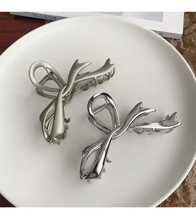 High-end Silver Shark Clip for Women 2023 — feature 12