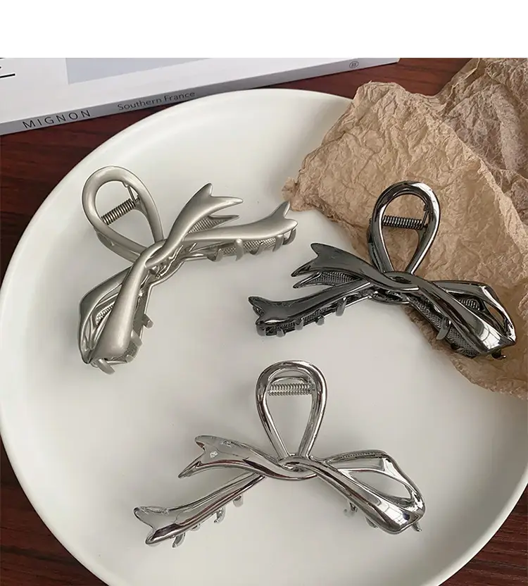 High-end Silver Shark Clip for Women 2023 — feature 15