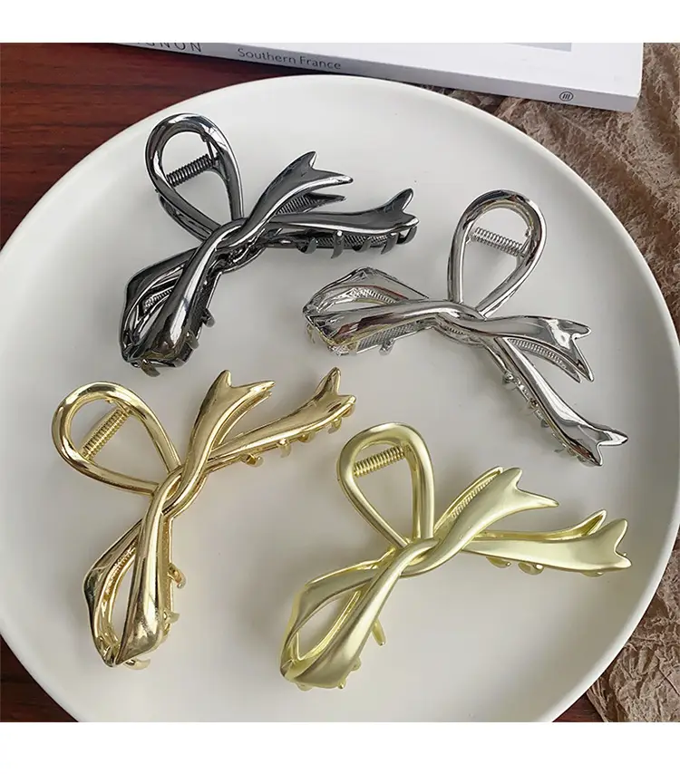 High-end Silver Shark Clip for Women 2023 — feature 6