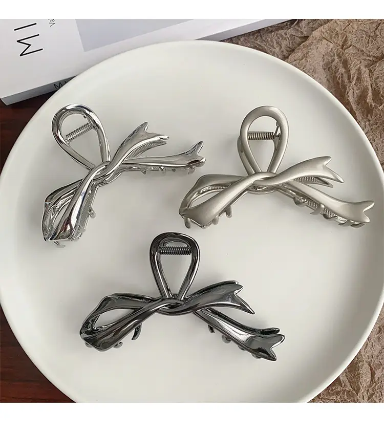 High-end Silver Shark Clip for Women 2023 — feature 8