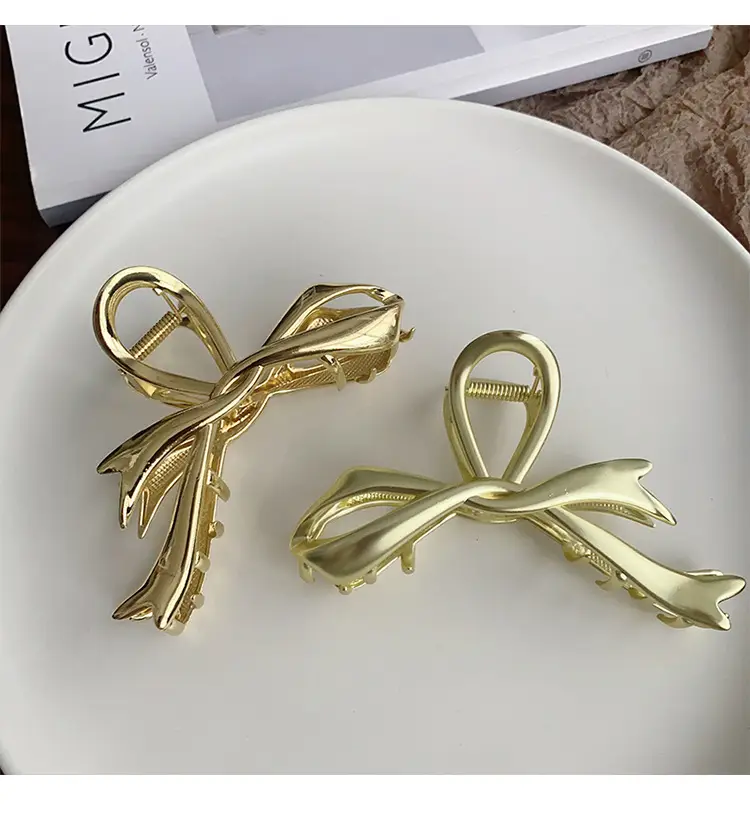 High-end Silver Shark Clip for Women 2023 — feature 9