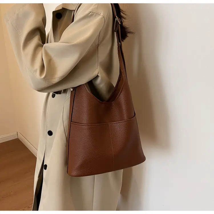 Women Large Capacity Shoulder Bag Brown Leather Winter Autumn — feature 11