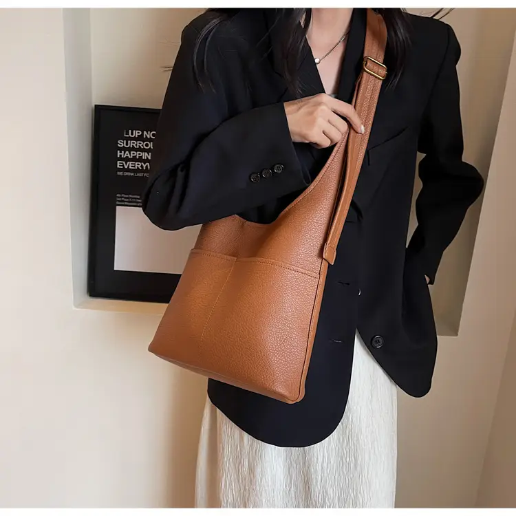 Women Large Capacity Shoulder Bag Brown Leather Winter Autumn — feature 13