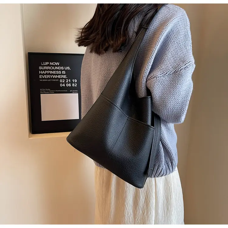 Women Large Capacity Shoulder Bag Brown Leather Winter Autumn — feature 16