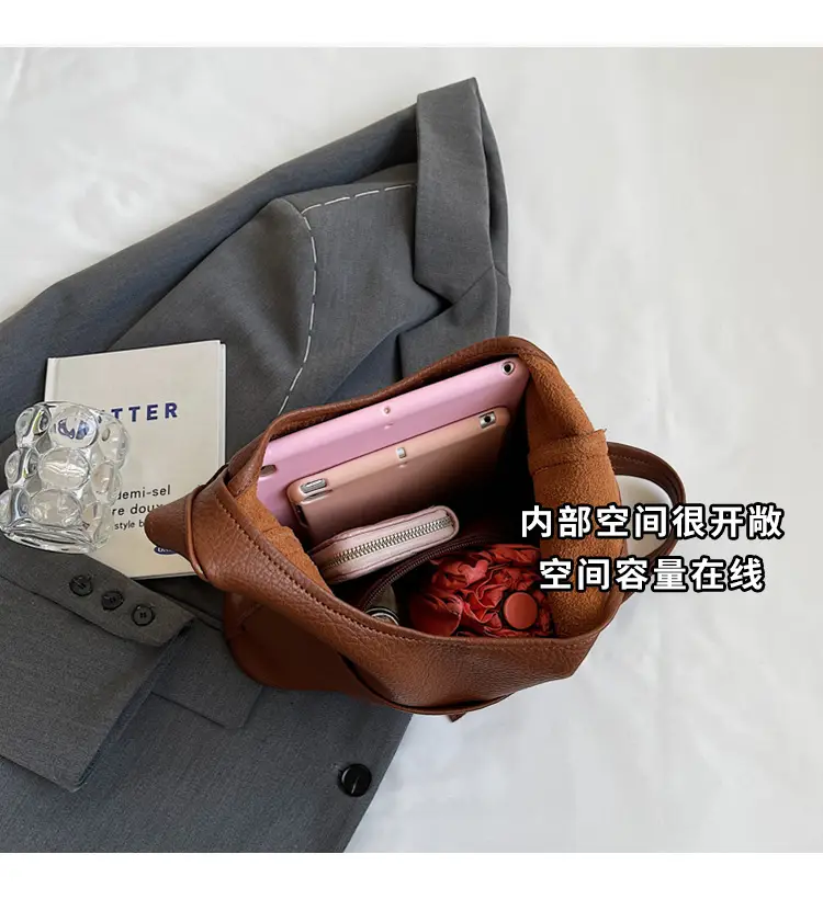 Women Large Capacity Shoulder Bag Brown Leather Winter Autumn — feature 5