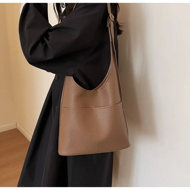 Women Large Capacity Shoulder Bag Brown Leather Winter Autumn — feature 7