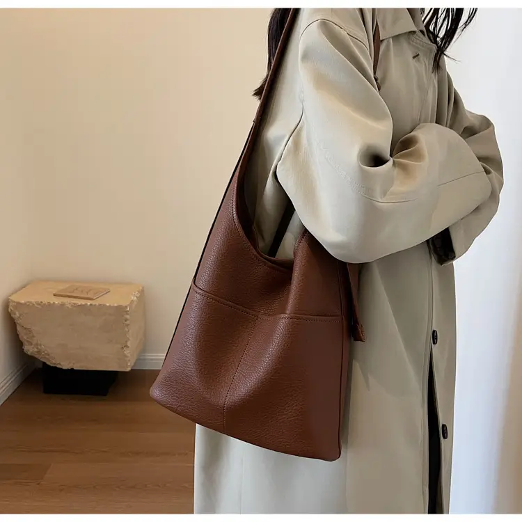 Women Large Capacity Shoulder Bag Brown Leather Winter Autumn — feature 9