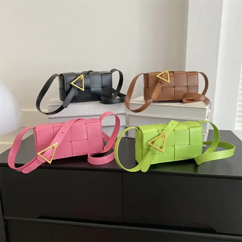 2023 Korean Fashion Shoulder Bag with Gold Clasp