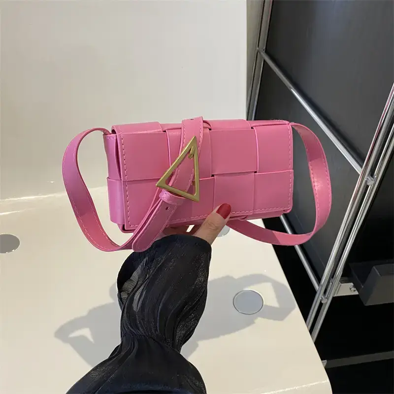 2023 Korean Fashion Shoulder Bag with Gold Clasp