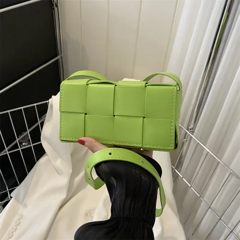 2023 Korean Fashion Shoulder Bag with Gold Clasp