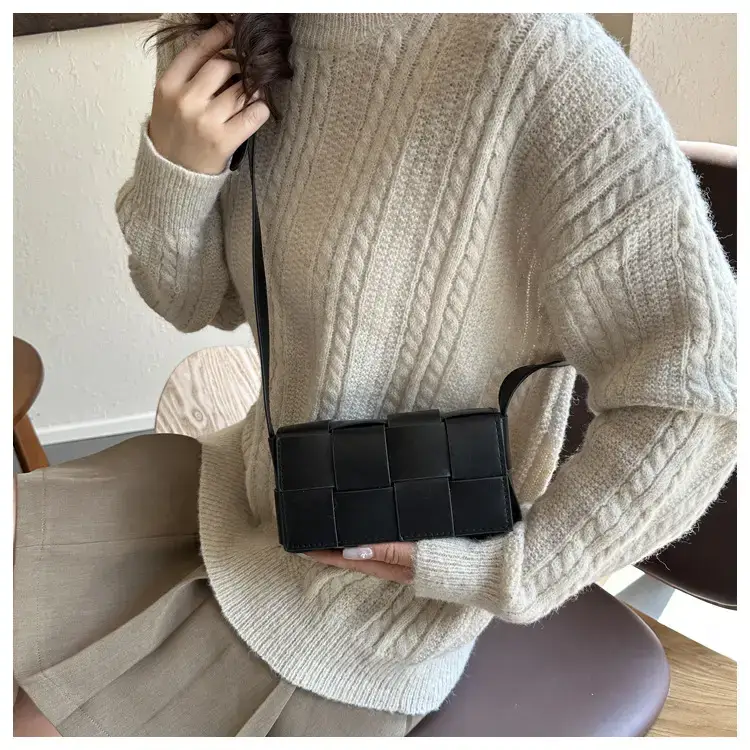 2023 Korean Fashion Shoulder Bag with Gold Clasp — feature 10