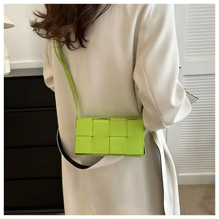 2023 Korean Fashion Shoulder Bag with Gold Clasp — feature 11