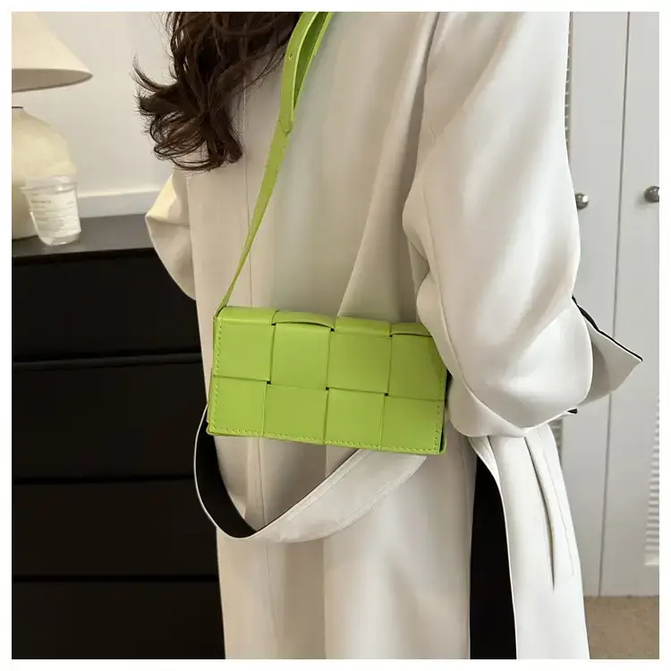 2023 Korean Fashion Shoulder Bag with Gold Clasp — feature 12