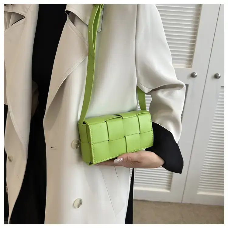 2023 Korean Fashion Shoulder Bag with Gold Clasp — feature 13